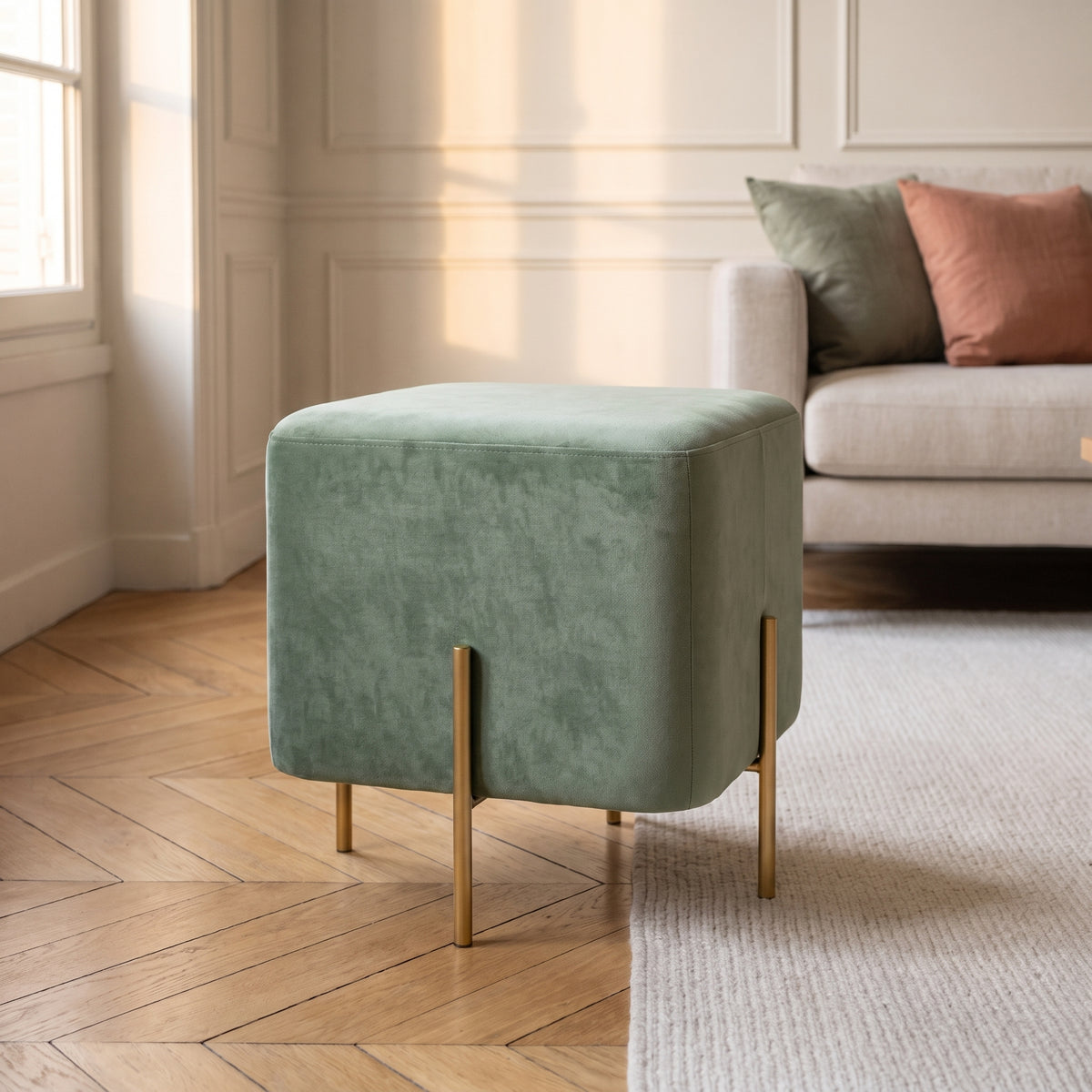 Pieds du petit pouf velours Image