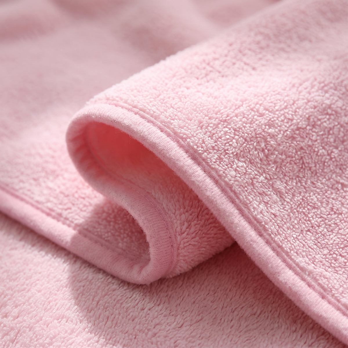 Detail du tissu eponge de la cape de bain bebe Image