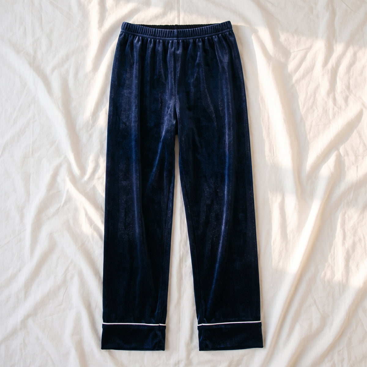 Le pantalon de pyjama à taille élastiquée, posé à plat Image