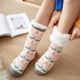 Chaussettes de Noël gris et rose portées avec leur revers blanc