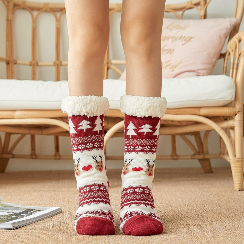 Vue fournisseur identifiable de la paire de chaussettes de Noël rouge