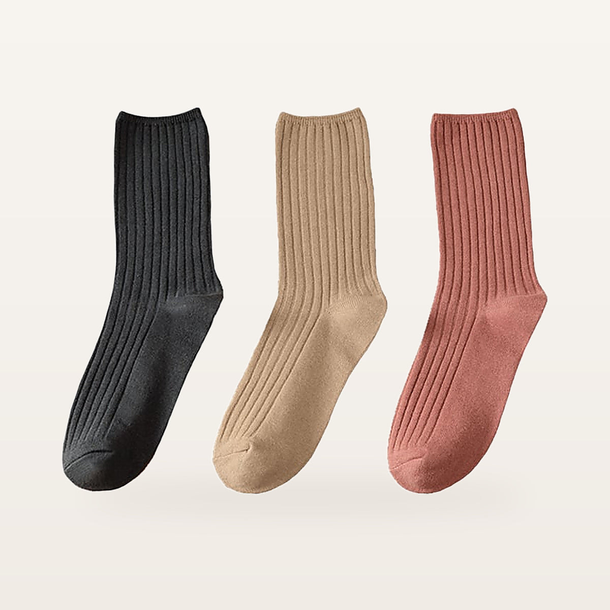 Lot de trois paires de chaussettes côtelées femme, une paire anthracite, une sable et une rose bois