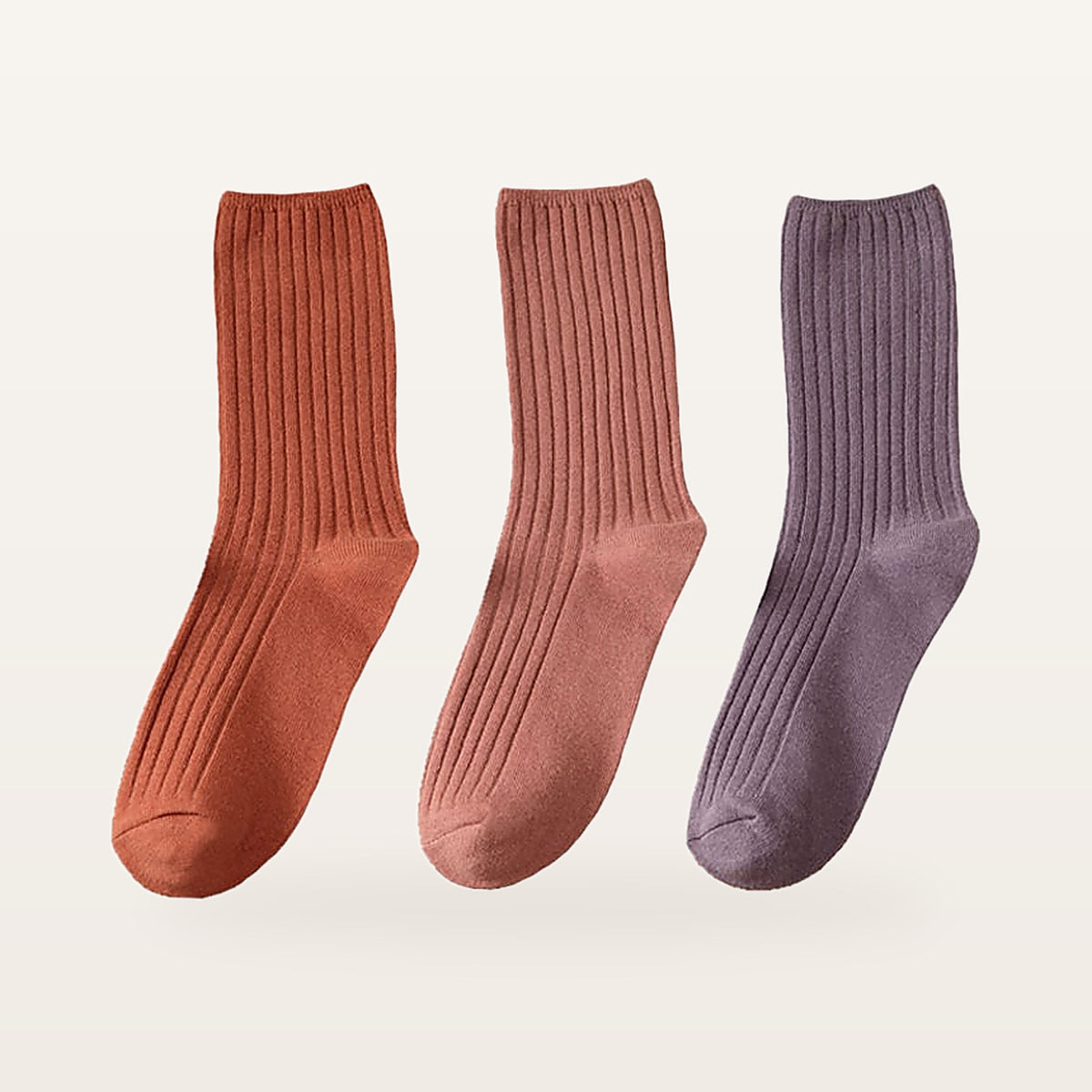 Lot de trois paires de chaussettes côtelées femme, une paire terracotta, une rose bois et une prune