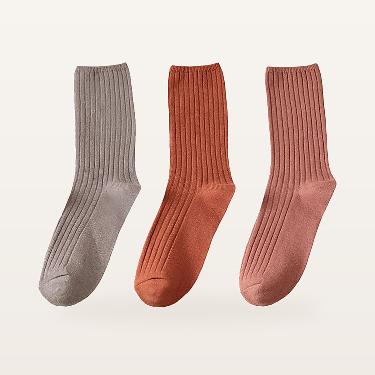 Lot de trois paires de chaussettes côtelées femme, une paire taupe, une terracotta et une rose bois