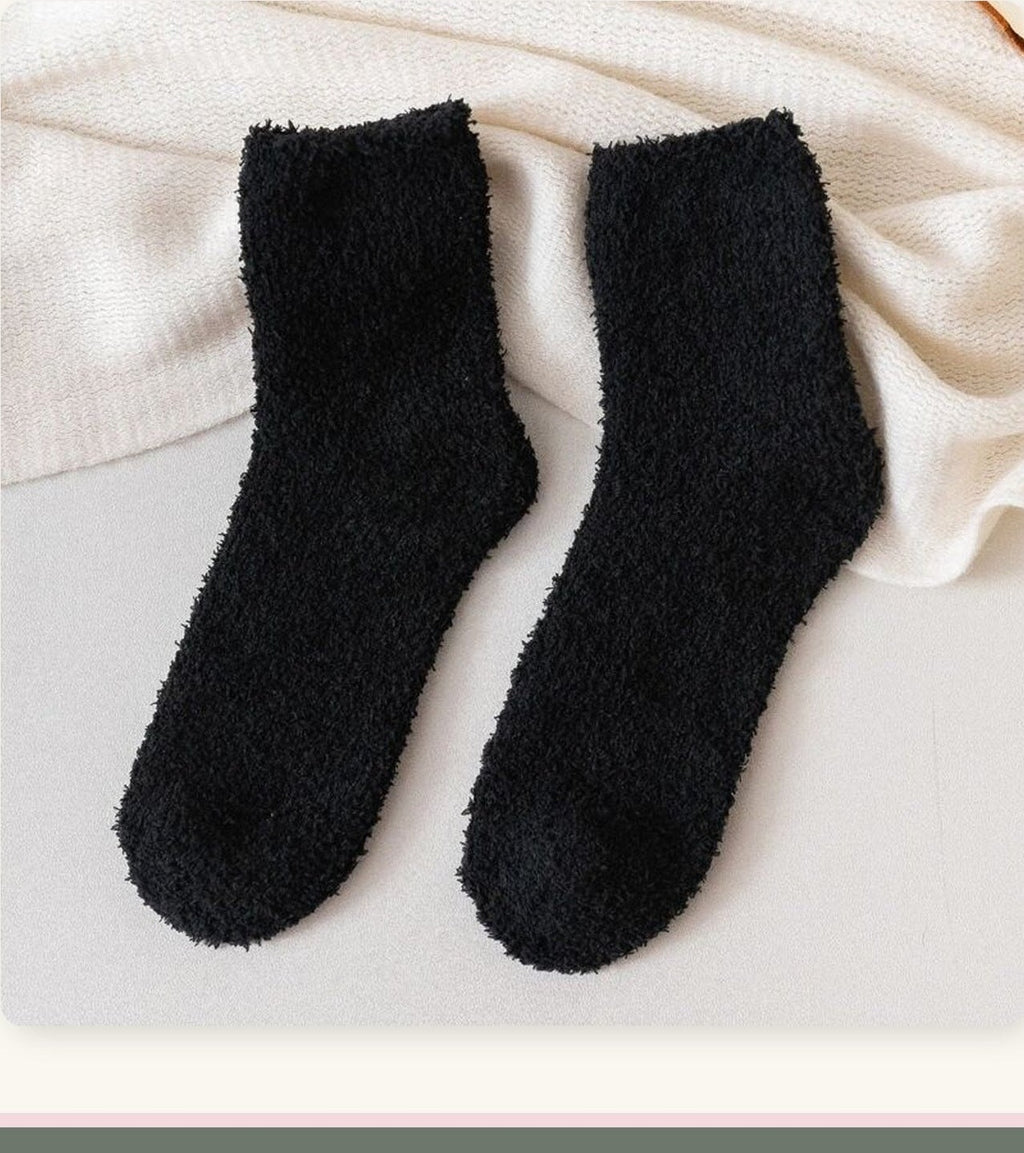Chaussettes duveteuses unies noires