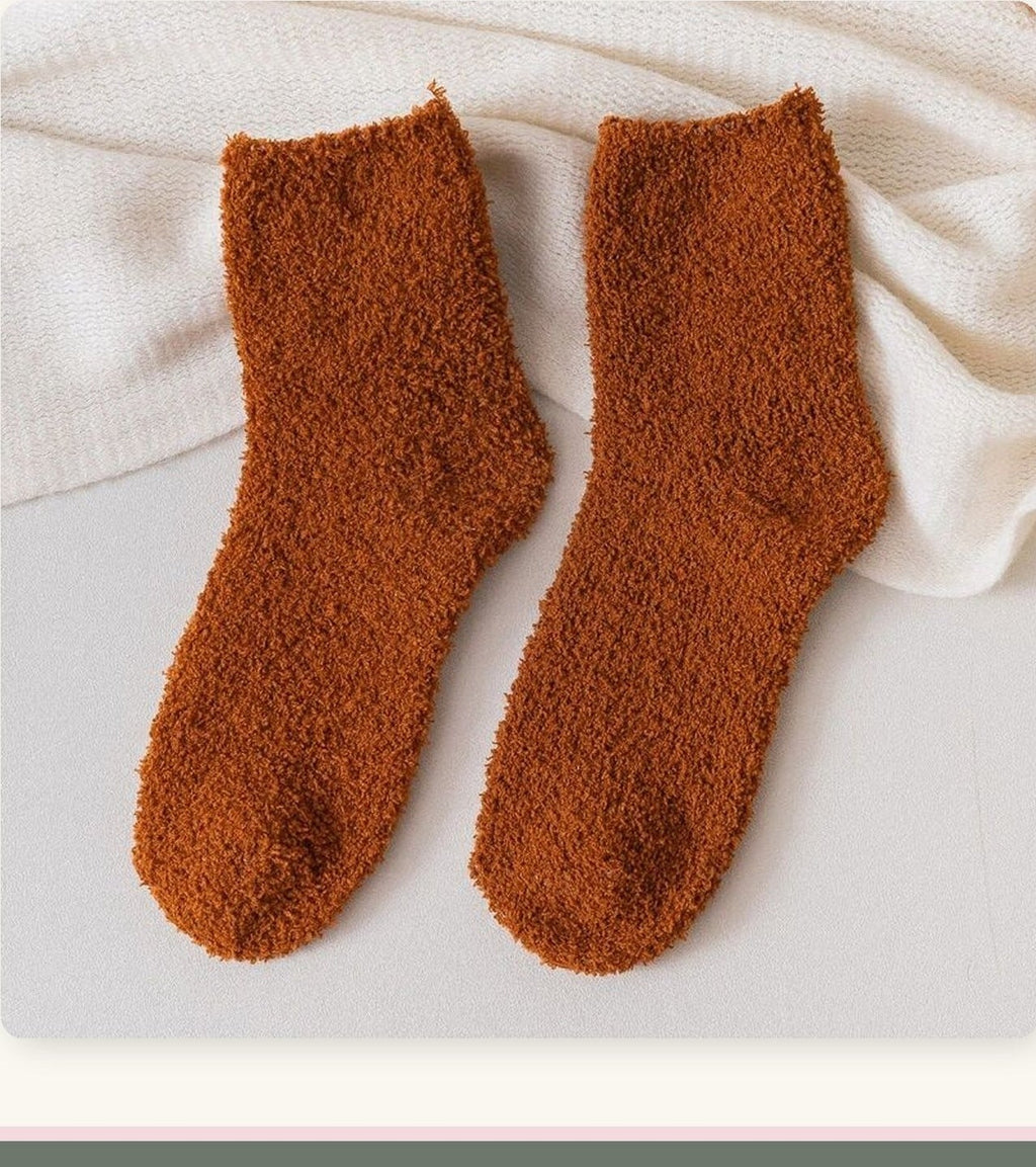Chaussettes duveteuses unies marron