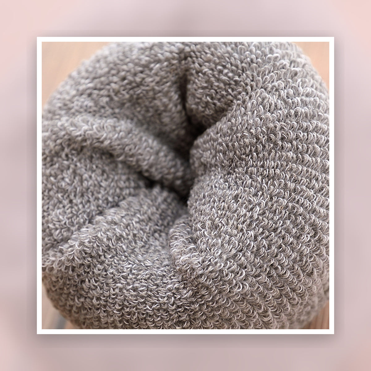 Gros plan sur la maille chinée des chaussettes épaisses Image