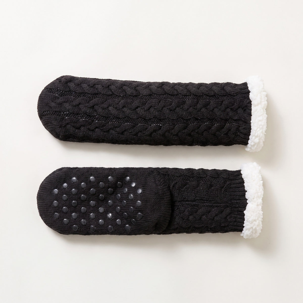 Semelle à picots antidérapants des chaussettes fourrées, packshot fond neutre