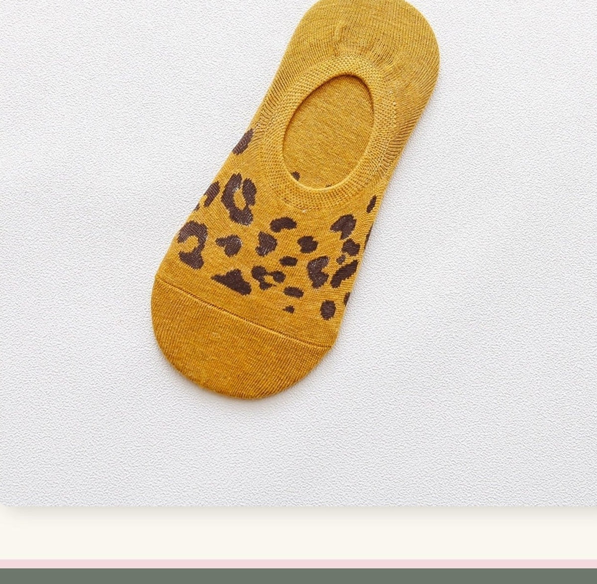Chaussette invisible jaune à motif léopard noir