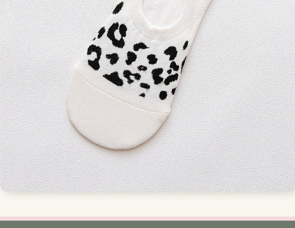 Chaussette invisible blanche à motif léopard noir