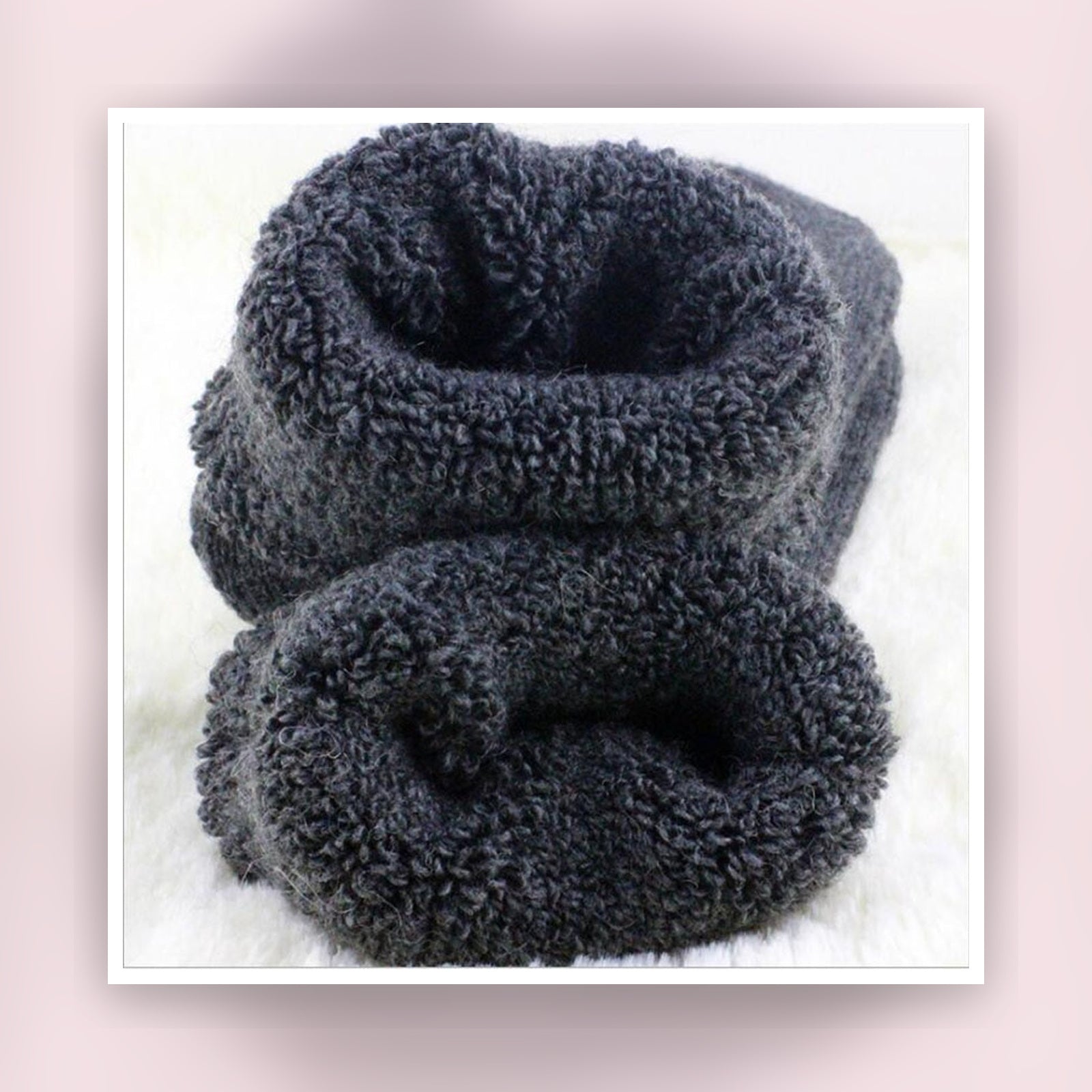 Détail de l’intérieur bouclé des chaussettes épaisses Image