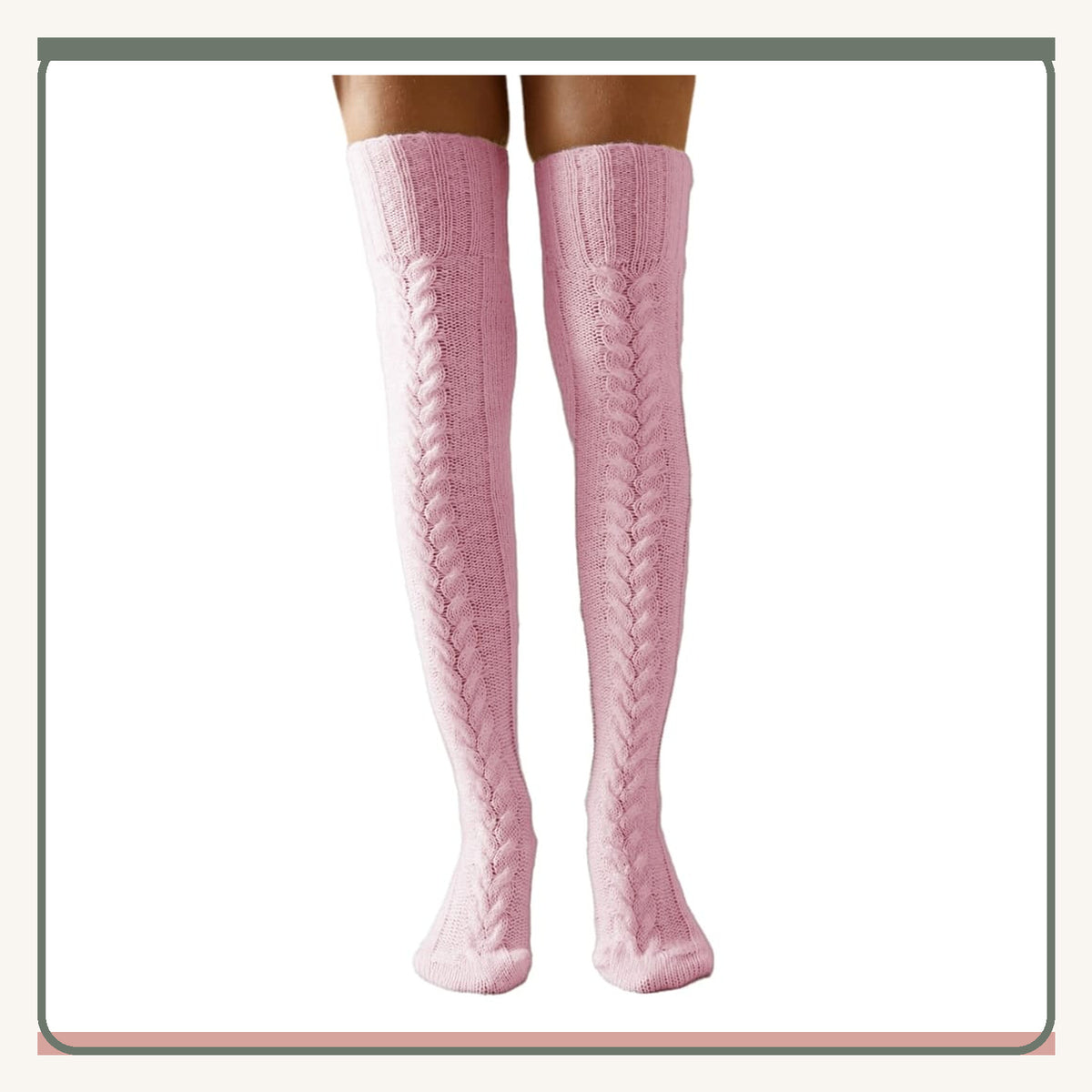Paire de chaussettes hautes torsadées roses portée de face