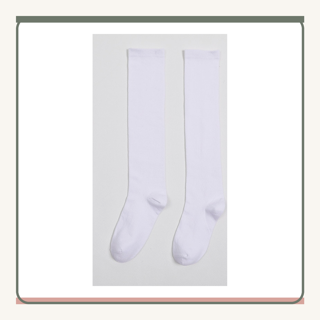 Paire de chaussettes hautes blanches unies vue de face