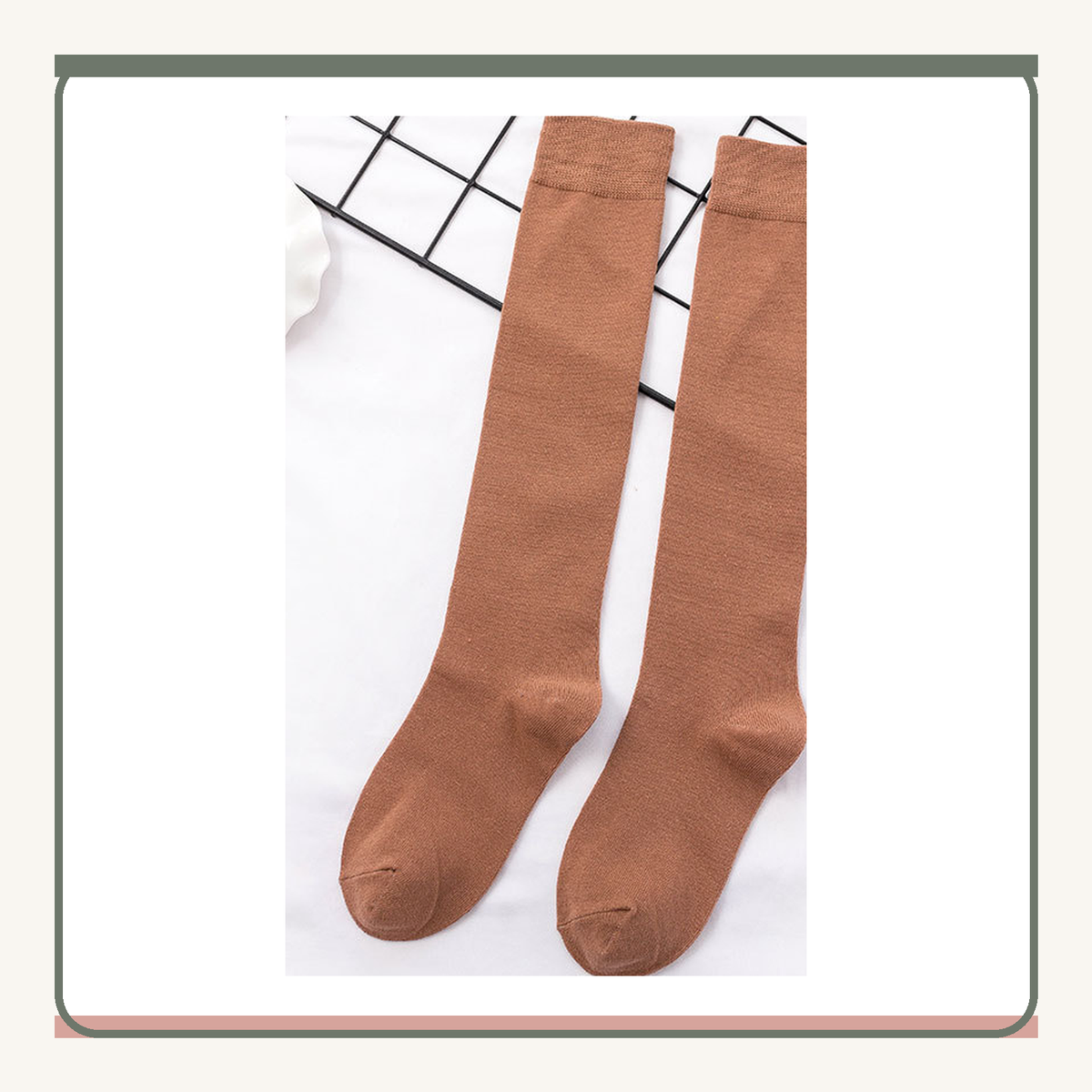Paire de chaussettes hautes marron unies vue de face
