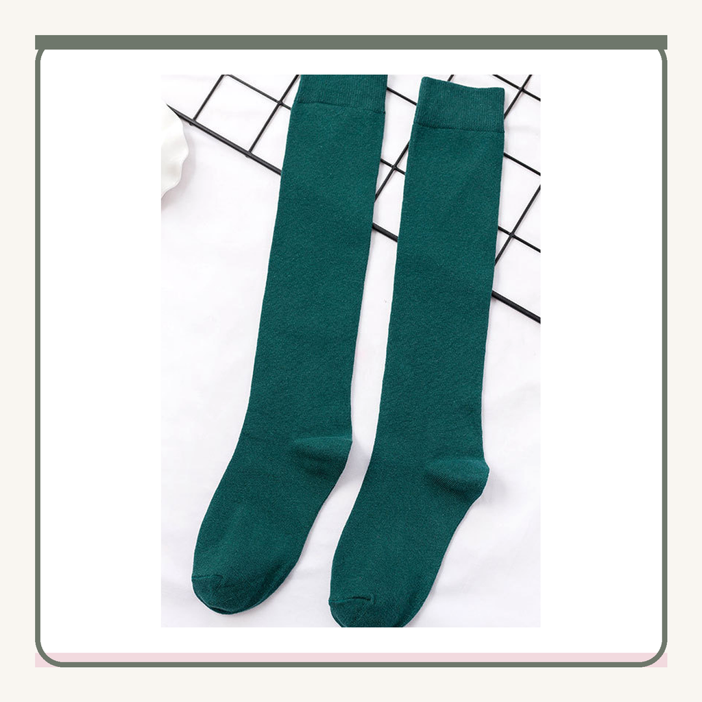 Paire de chaussettes hautes vertes unies vue de face