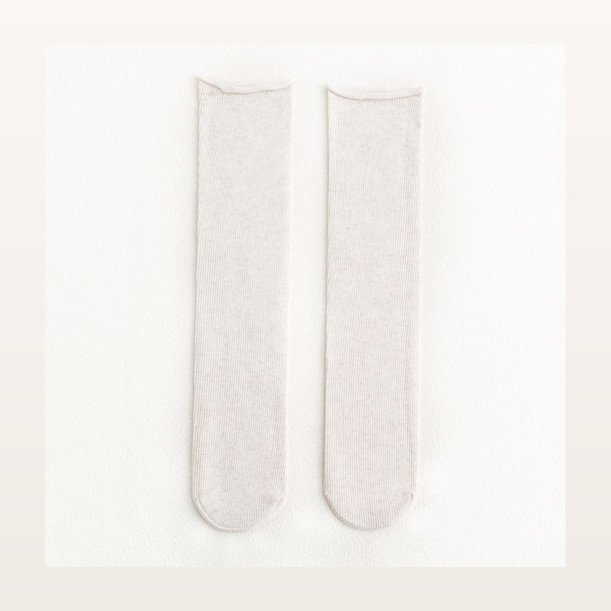 Paire de chaussettes longues unies blanches à maille côtelée
