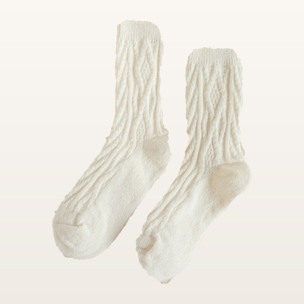 Paire de chaussettes tricotées blanches à petites torsades