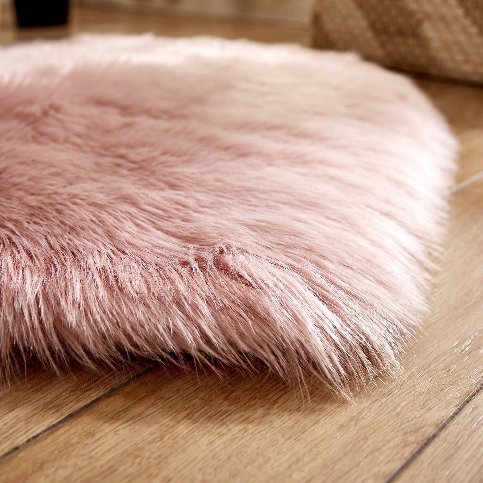 Poil long de la fausse fourrure du tapis cœur Image
