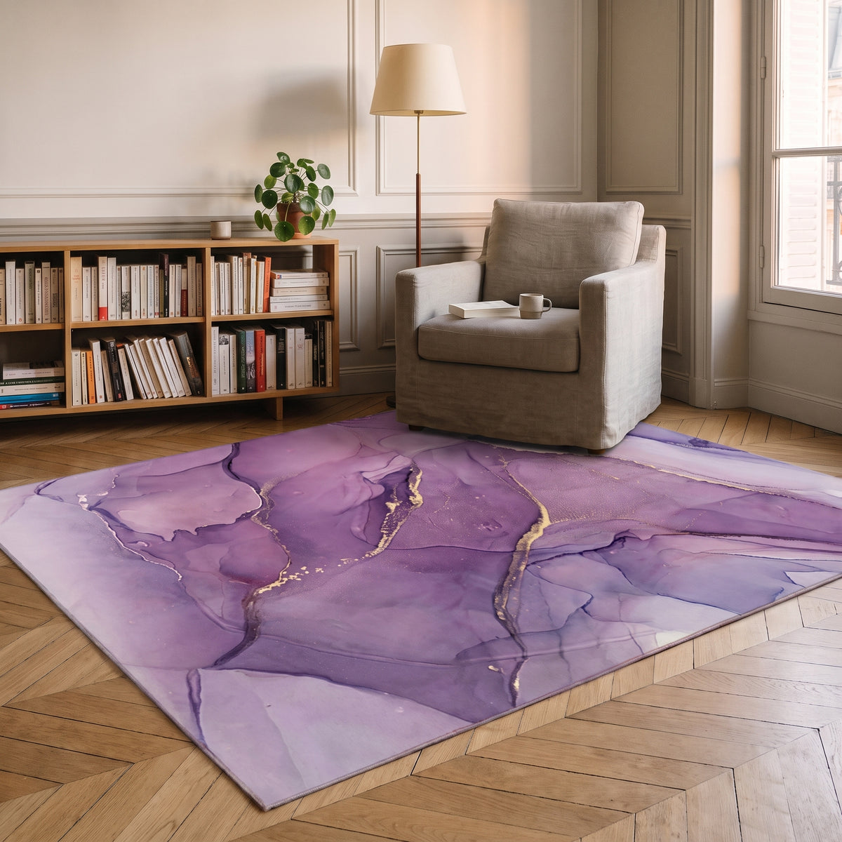 Le tapis violet devant un fauteuil de lecture Image