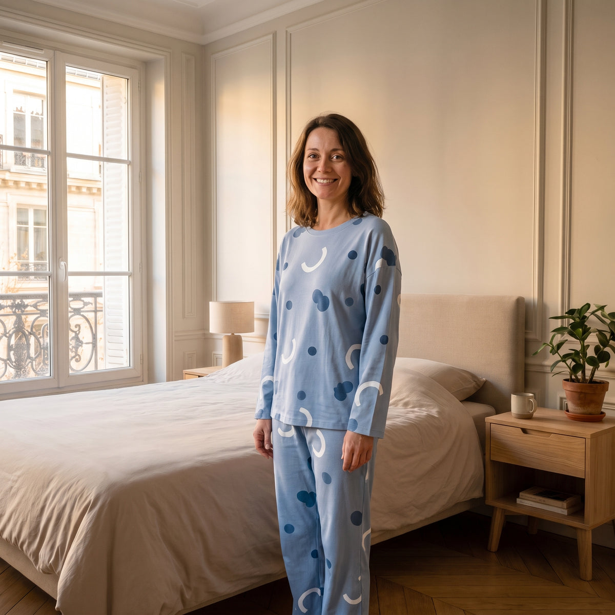 Pyjama deux pièces coton à motif lune porté