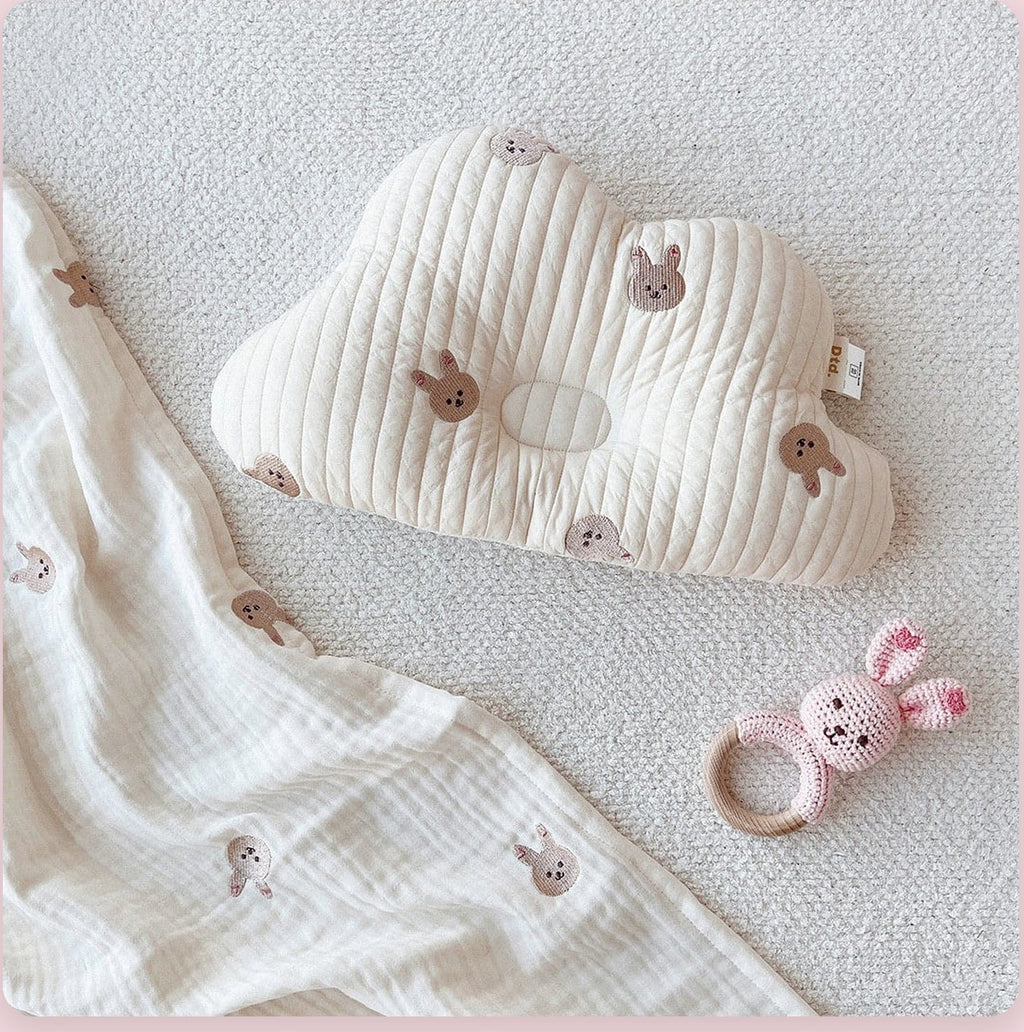 Coussin nuage blanc modèle 2 à motifs lapins