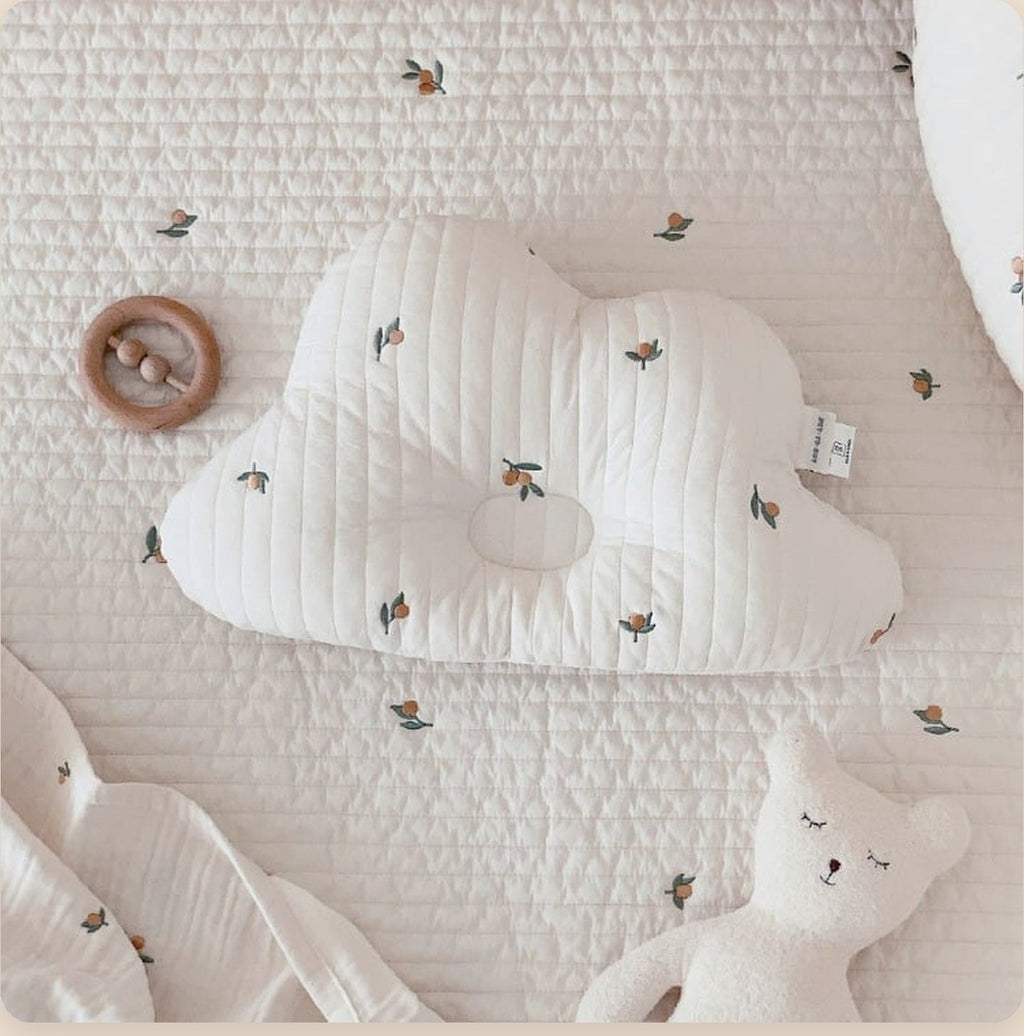 Coussin nuage blanc modèle 6 à motifs feuilles orange