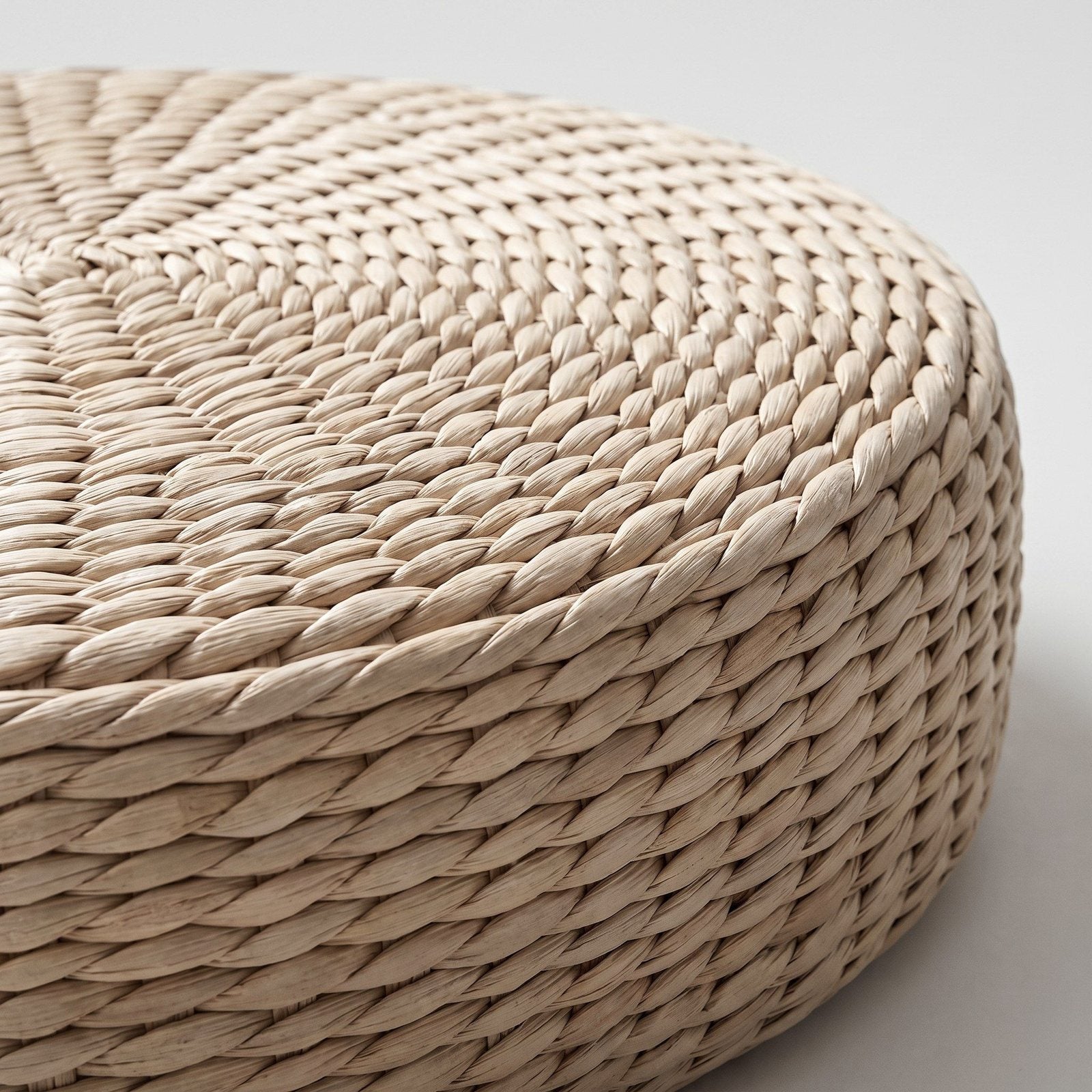 Gros plan du cordon de paille enroulé du coussin de sol Image