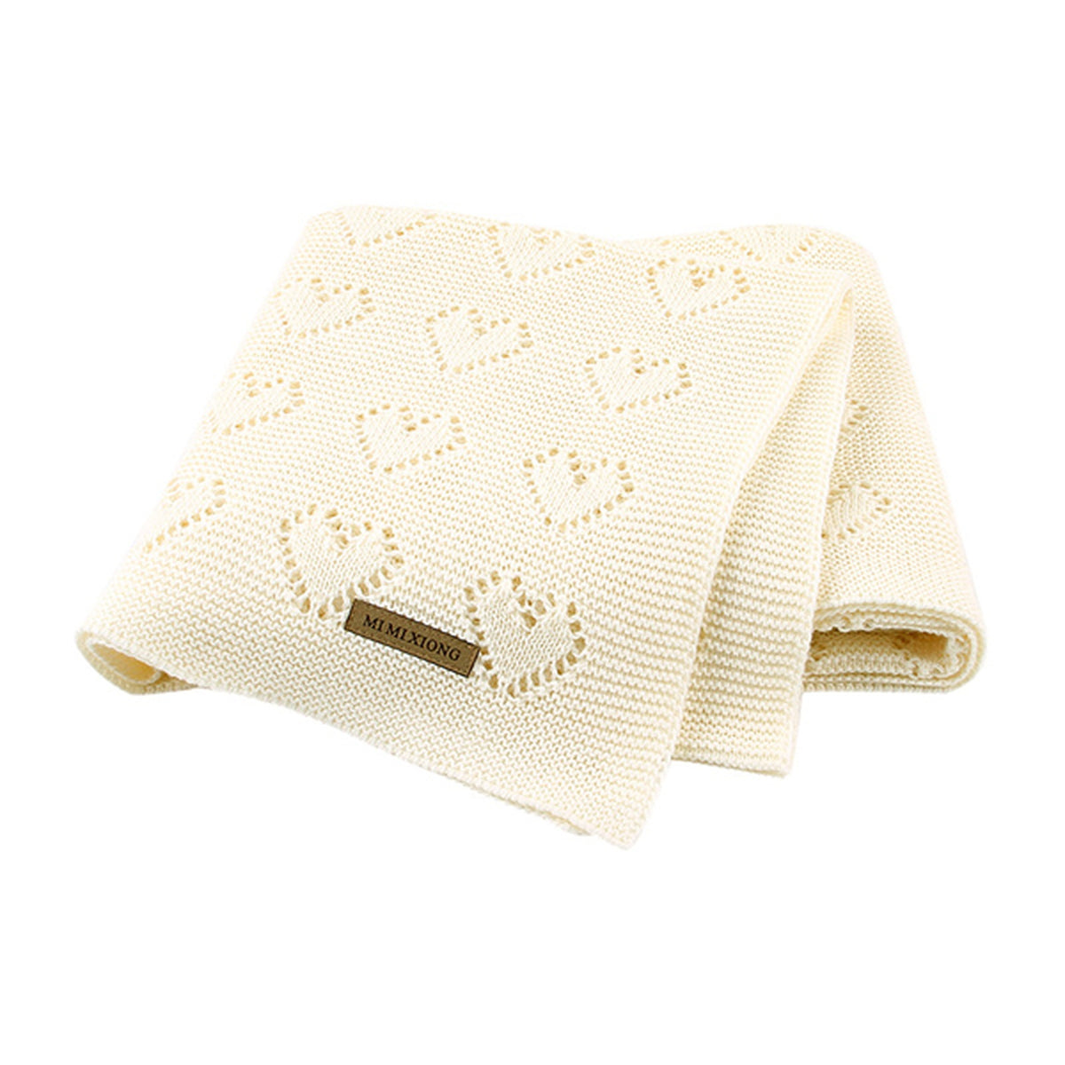 Couverture bébé beige à cœurs sur fond blanc