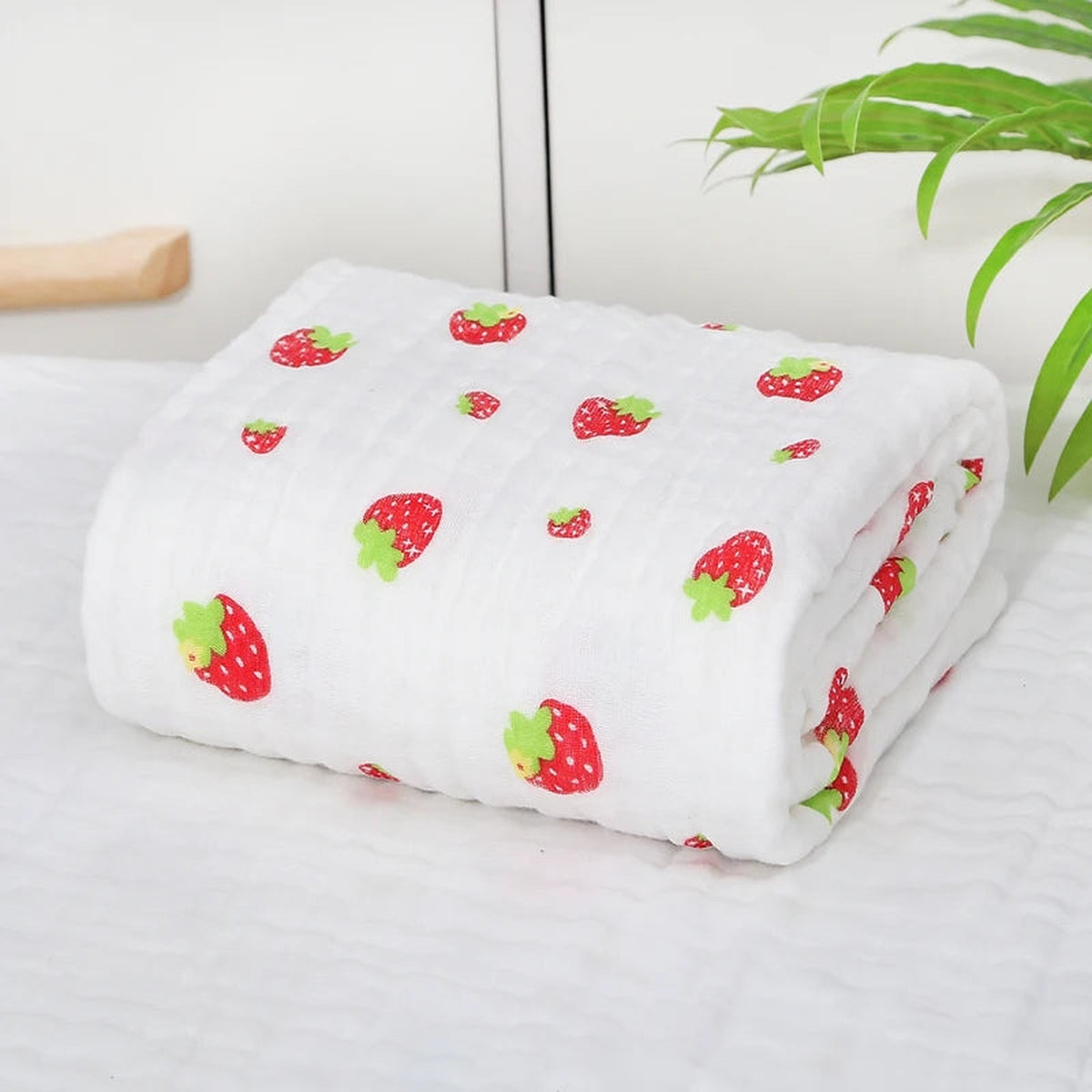 Couverture bébé pliée, modèle fraise