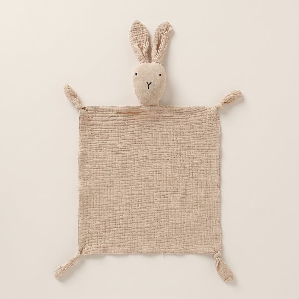 Texture gaufrée du doudou lapin beige en gaze de coton