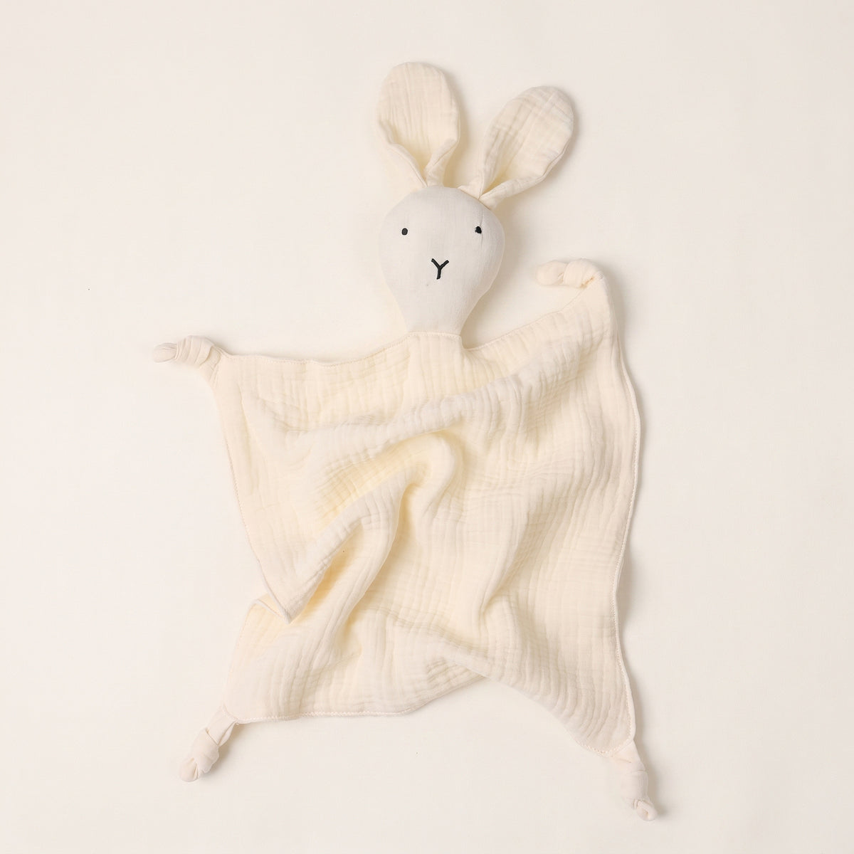 Doudou lapin blanc en gaze de coton avec quatre coins noués