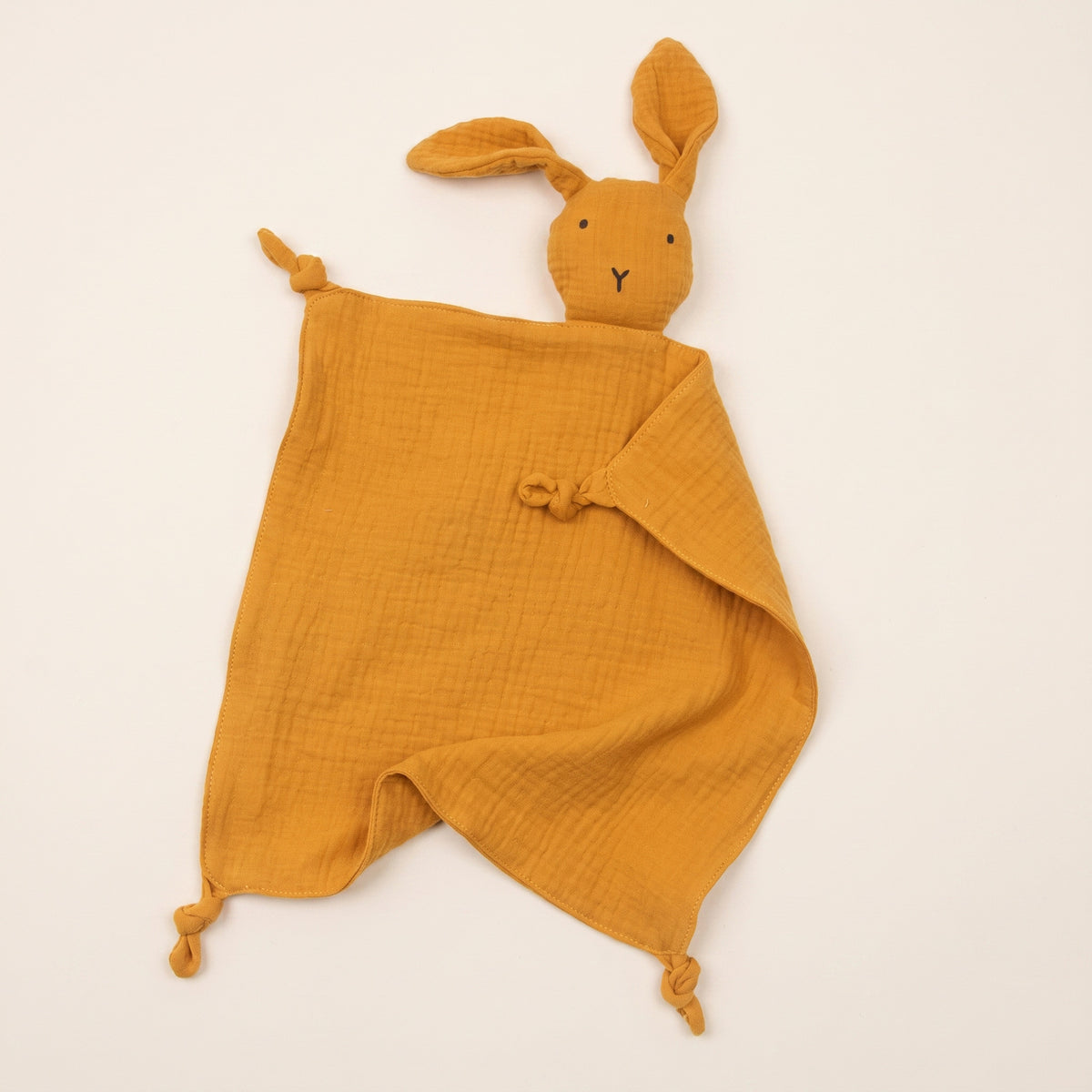 Doudou lapin orange en gaze de coton vu à plat Image