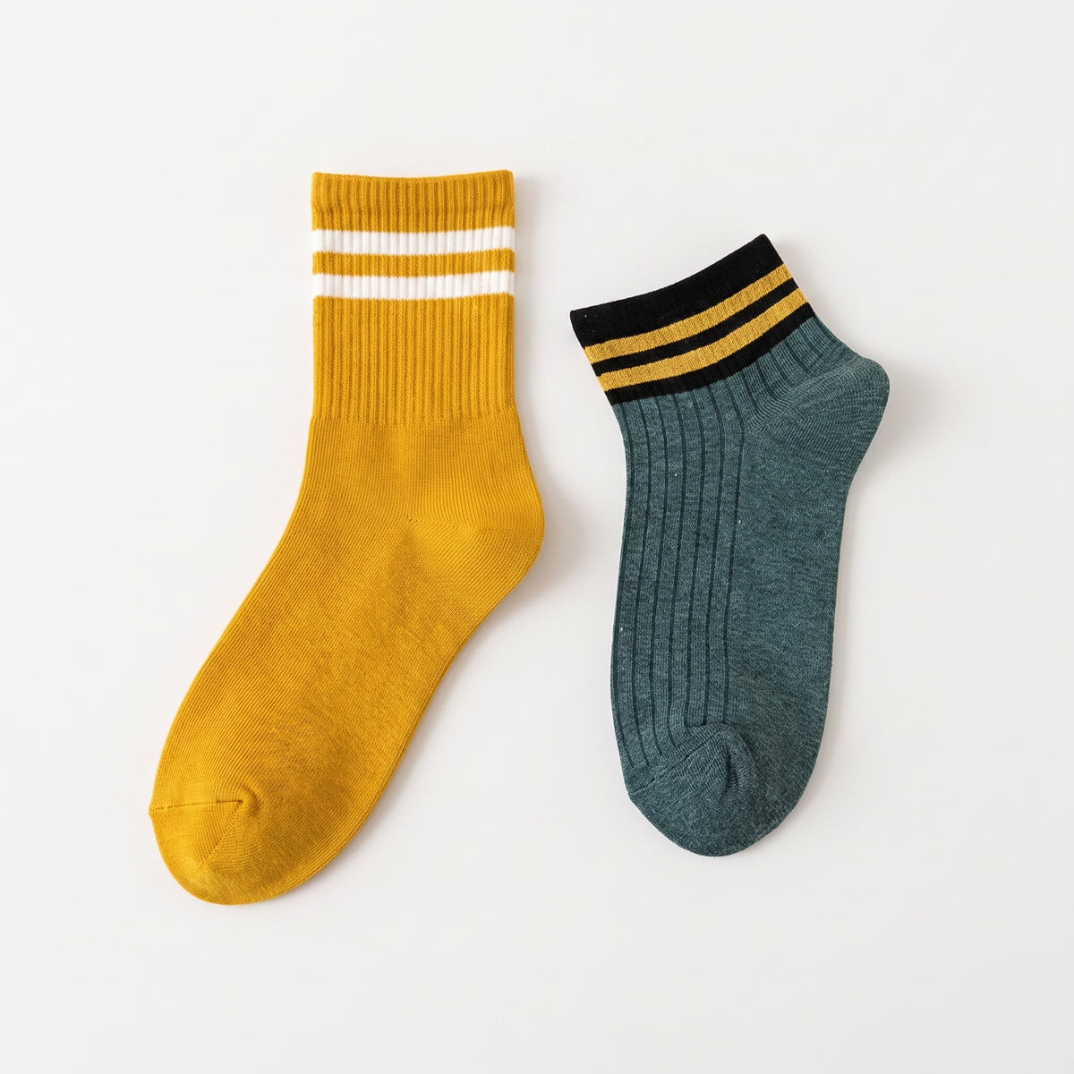 Les deux hauteurs de chaussettes côte à côte