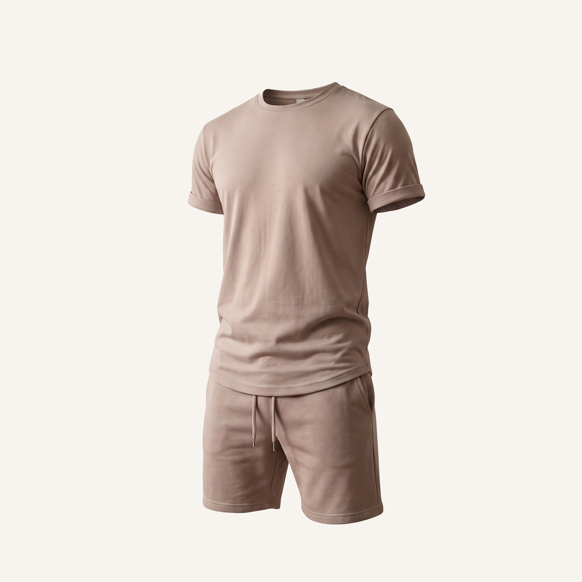 Ensemble d'été homme beige présenté en ghost sur fond uni, t-shirt et short