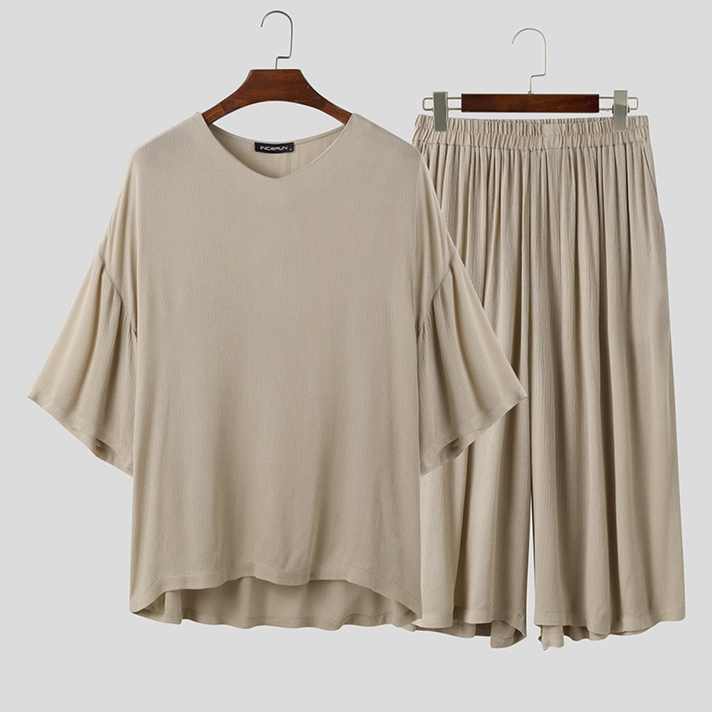 Packshot de l'ensemble japonais homme beige avec haut ample et pantalon large