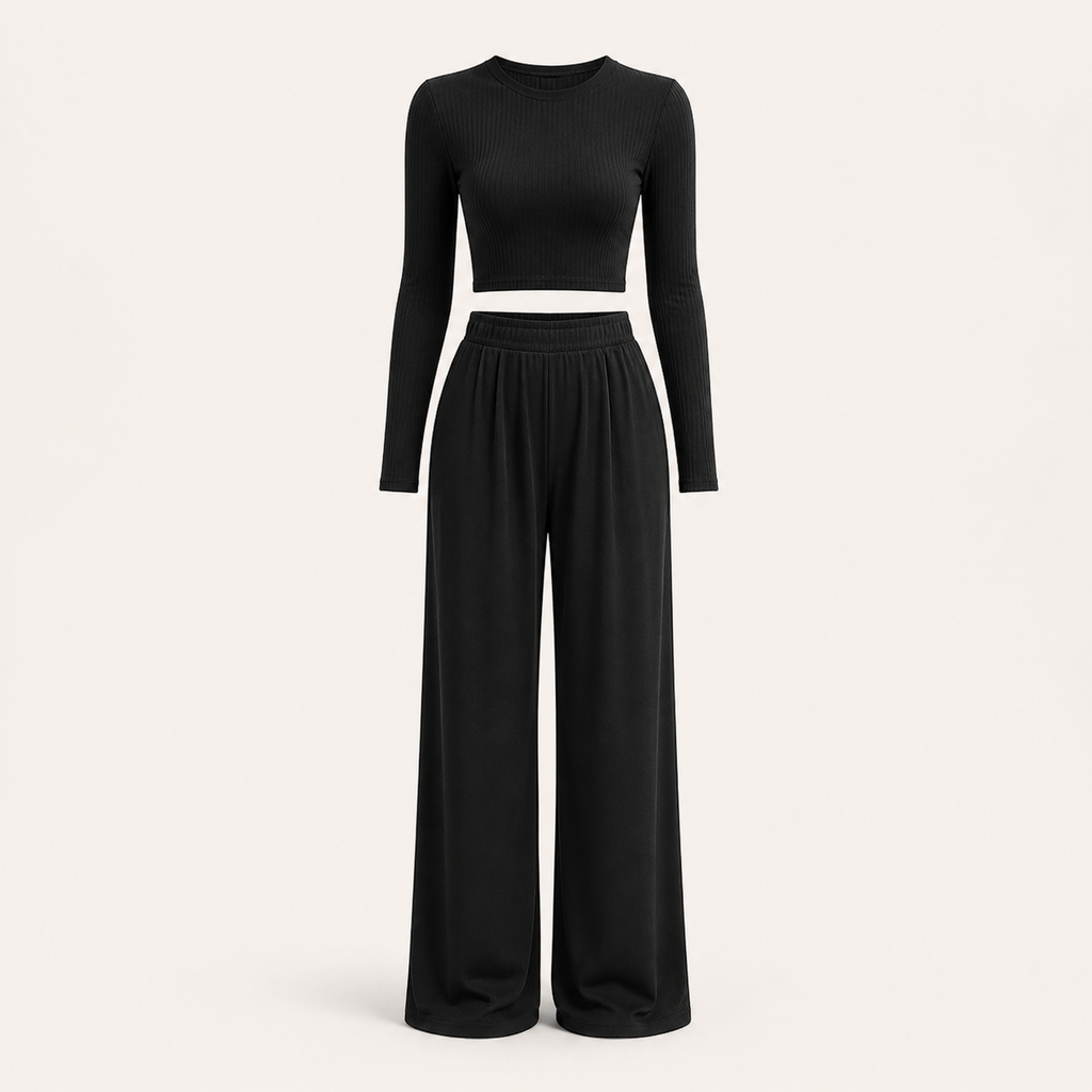 Ensemble noir avec top court et pantalon large sur mannequin invisible
