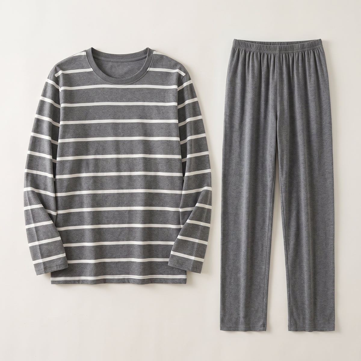 Haut rayé et pantalon uni gris foncé du pyjama homme Image