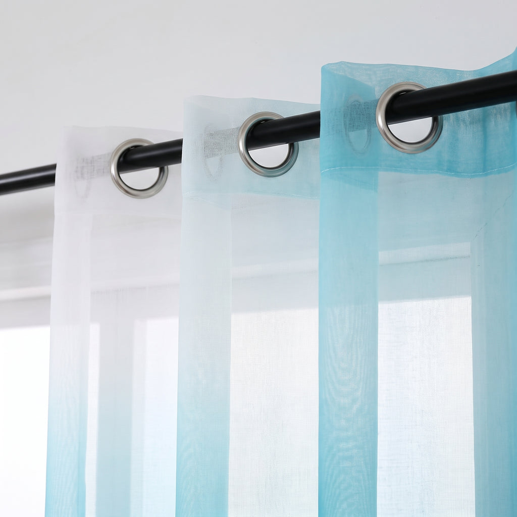 Tete de rideau tulle degrade avec grands oeillets sur tringle