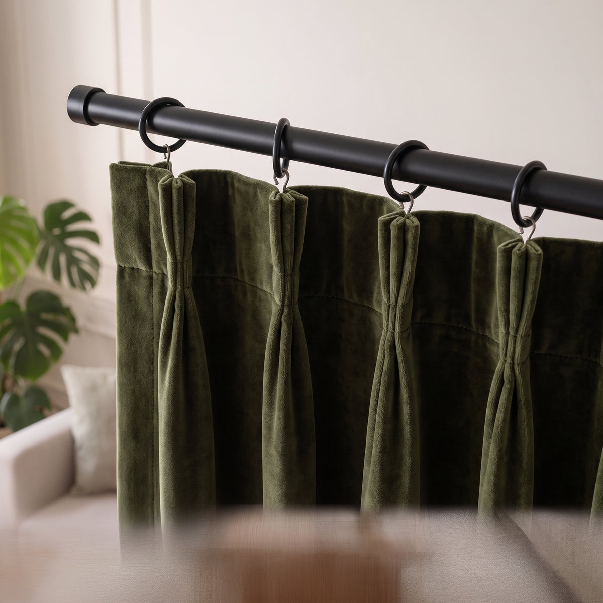 Tete de rideau velours vert olive avec plis pinces cousus