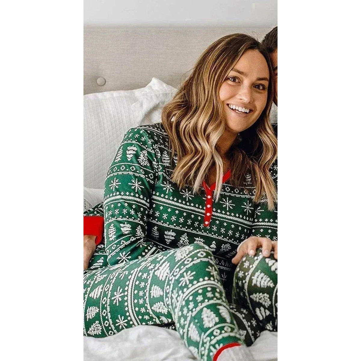 Format femme du pyjama de Noël familial
