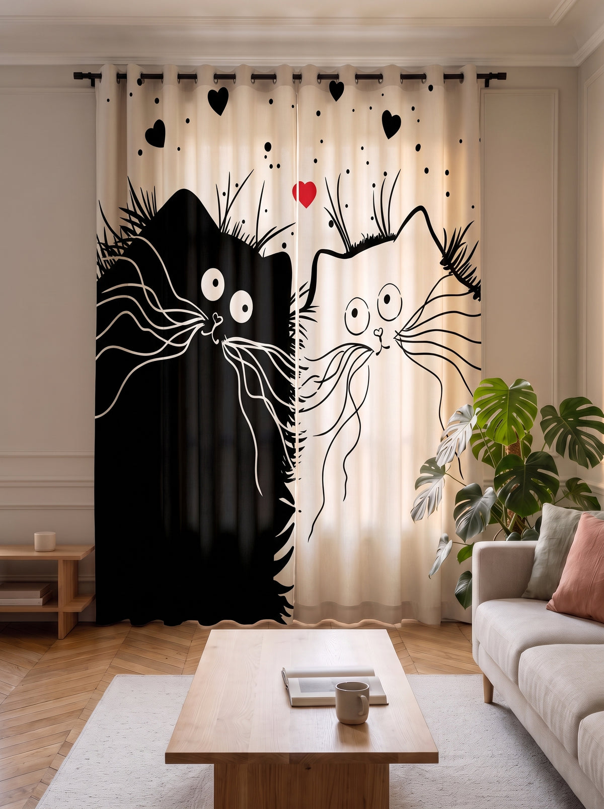 Rideau chats amoureux noir et blanc fermé devant la fenêtre d’un salon