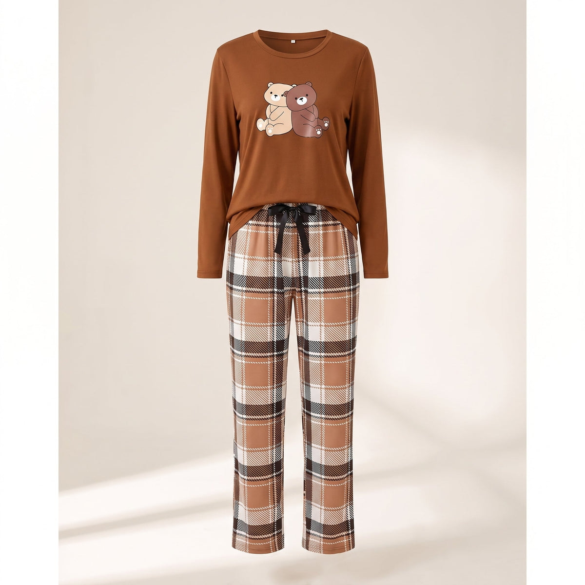 Ensemble pyjama marron imprime ours sur mannequin invisible, haut manches longues et pantalon a carreaux