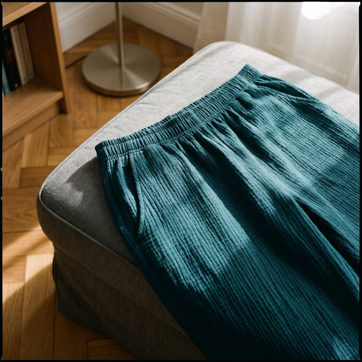 Détail de la ceinture élastique du pantalon de pyjama vert canard