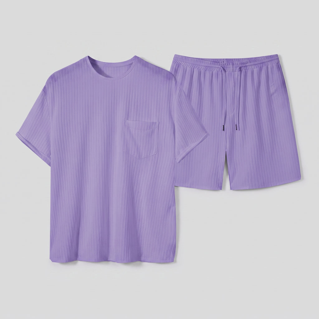 Ensemble t-shirt et short lilas étalé à plat et vu du dessus