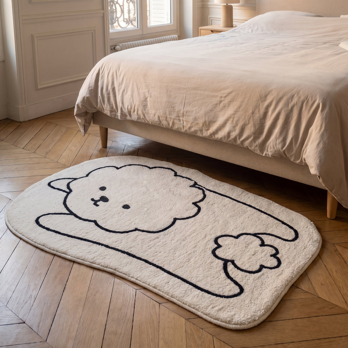 Tapis en forme de chat, écru au trait noir, modèle Petit chien bouclé, posé en descente de lit