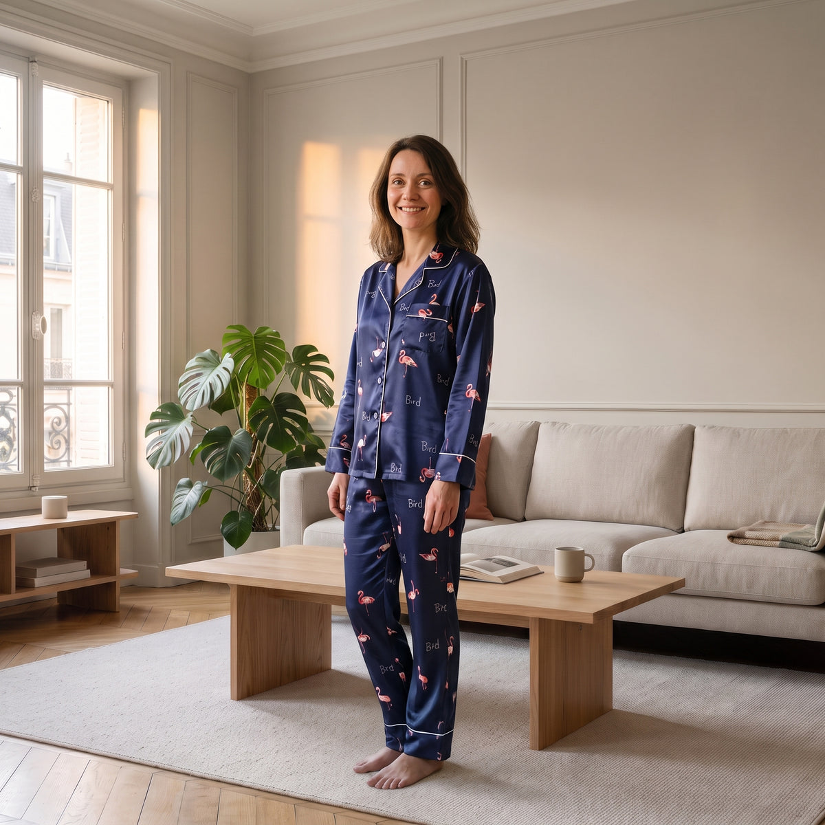 Pyjama leger femme manches longues satin bleu marine flamants porte