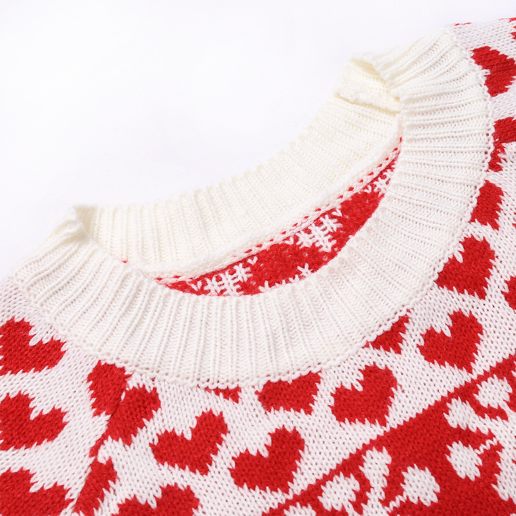 Détail du col rond côtelé du pull de Noël femme