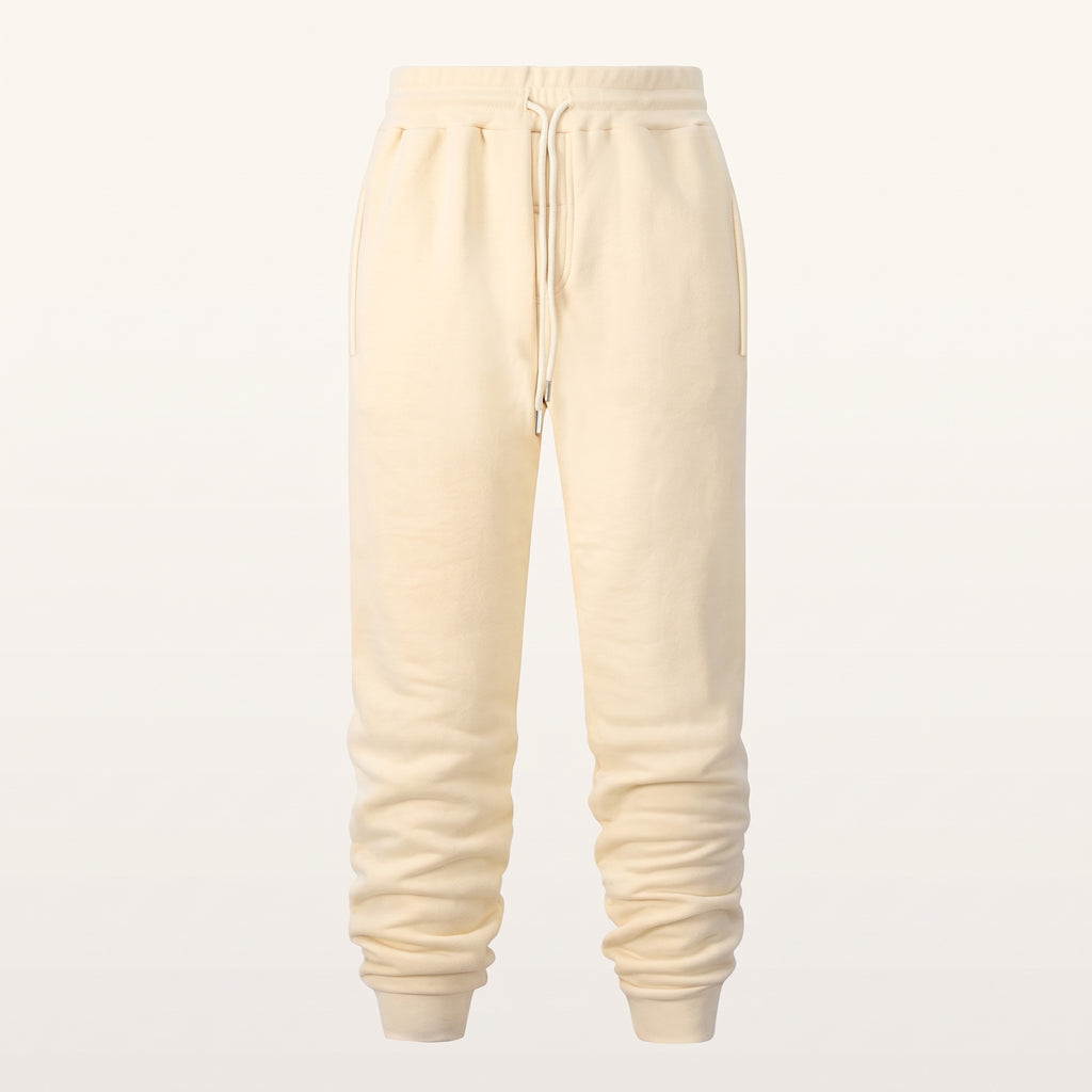 Ghost du pantalon de jogging beige sur fond uni, chevilles resserrées
