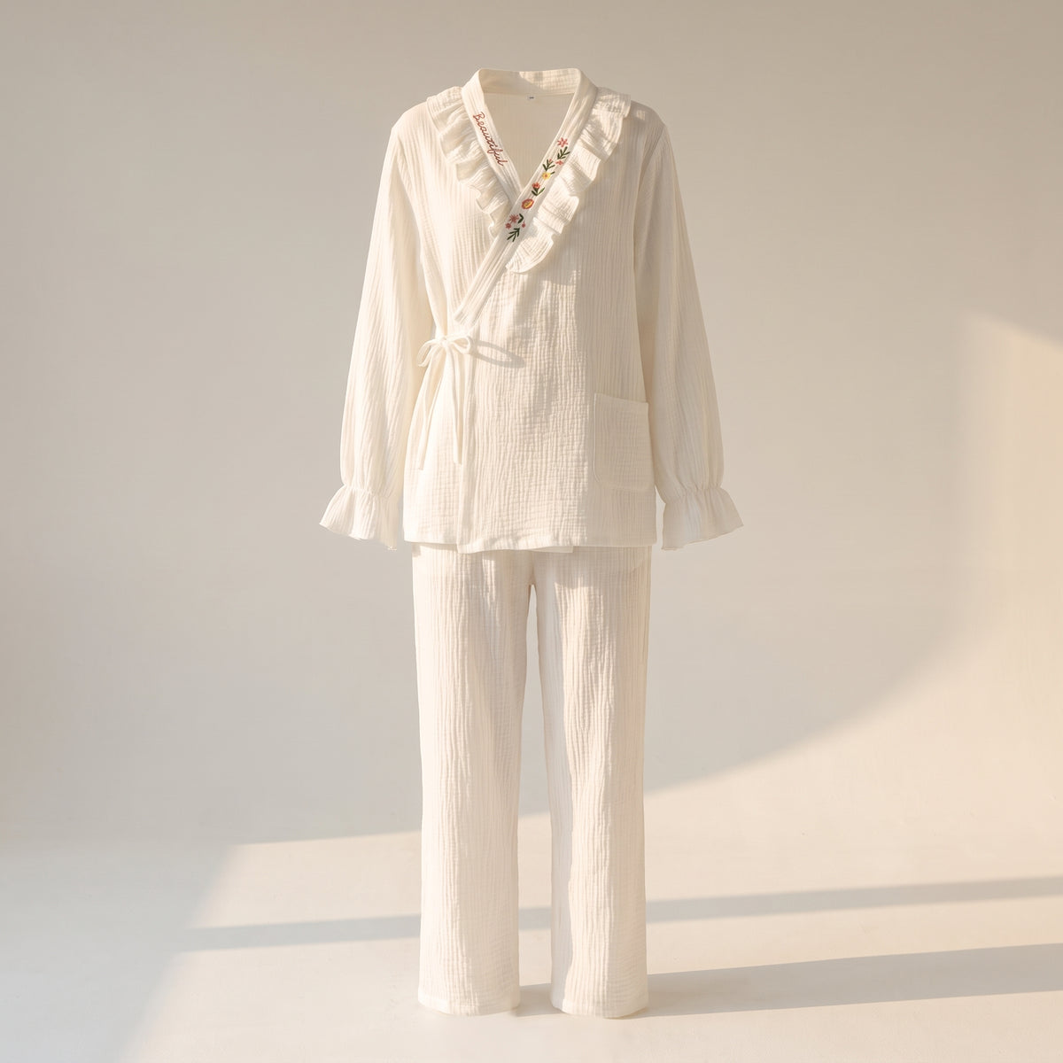 Veste et pantalon du pyjama blanc écru sans mannequin