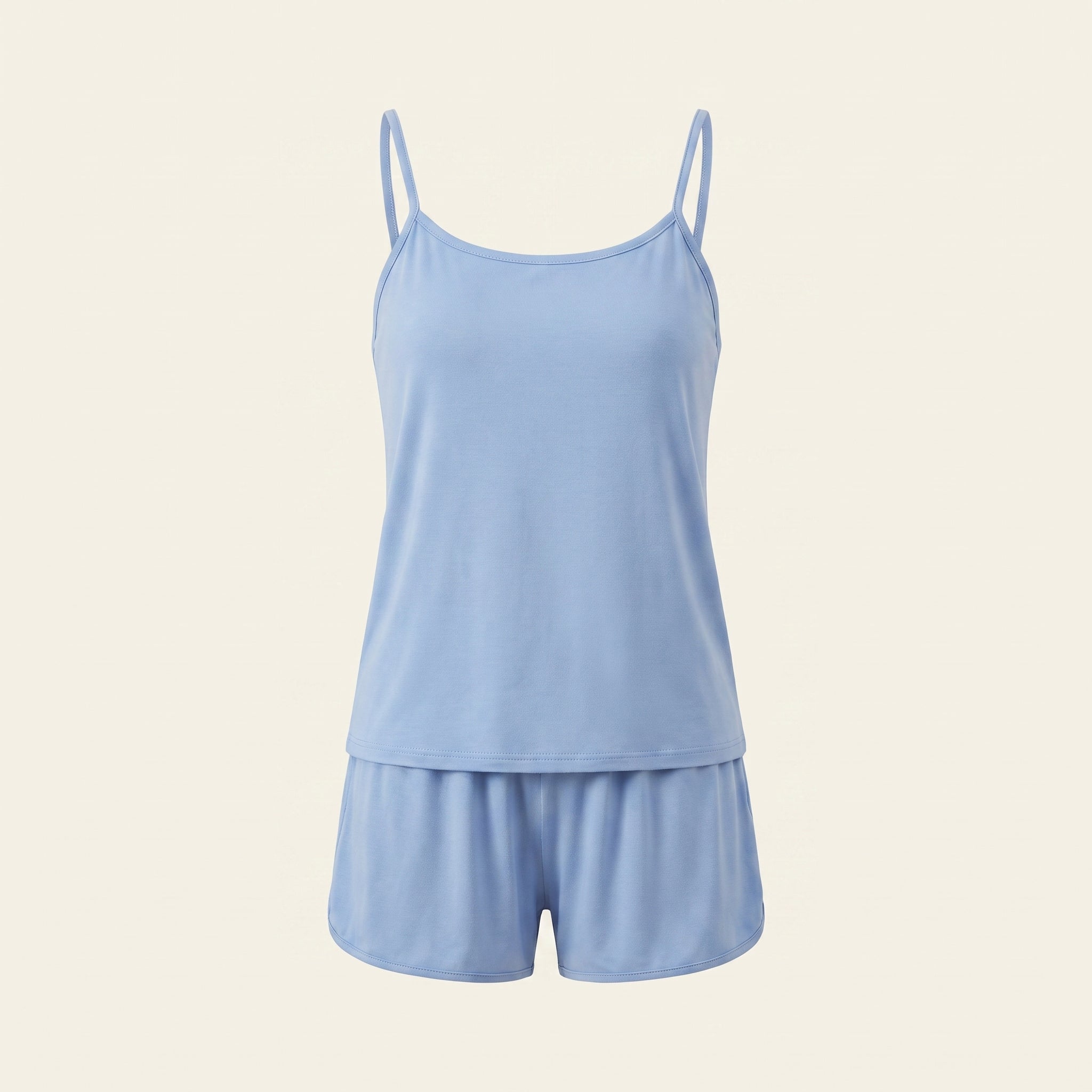 Pyjama short femme bleu clair avec débardeur sur mannequin invisible Image